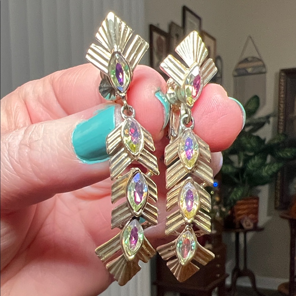 VTG Iridescent Marquise Aurora Borealis Rhinestone Gold Dangle Clip-on Earrings